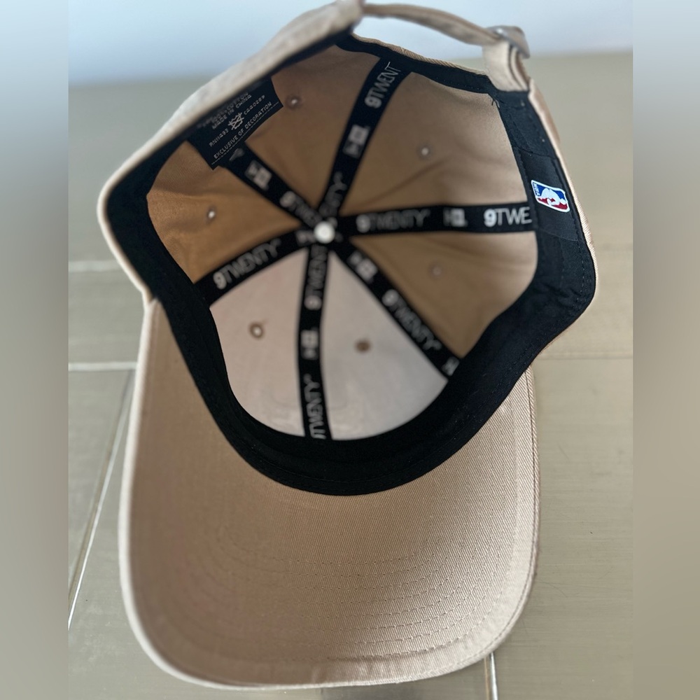 Chicago Bulls Beige Dad Hat New Era 9TWENTY Adjustable Tonal Logo Cap - Picture 2 of 7